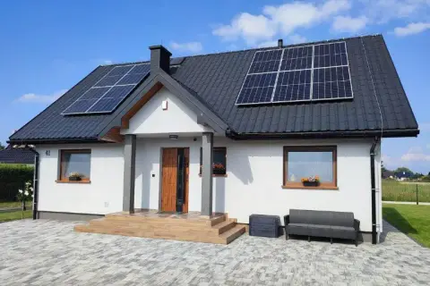 Dom szkieletowy Kamilek: Funkcjonalny i energooszczędny projekt